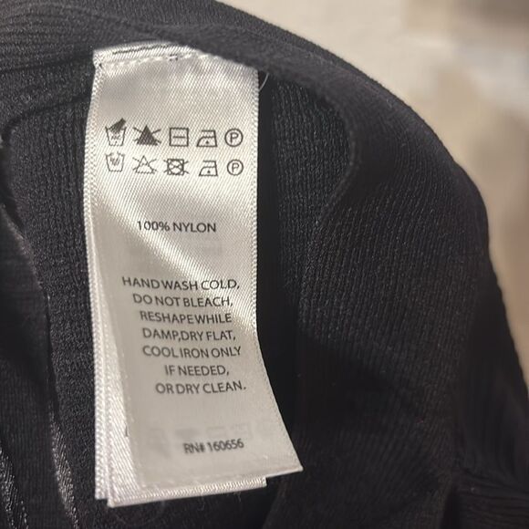 Sincerely Jules Ribbed Halter Tank Large - Picture 3 of 6